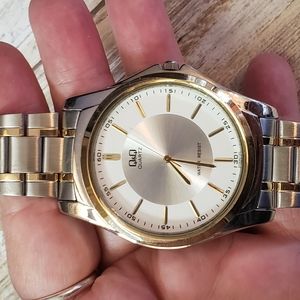 Q and Q watch...NWOT